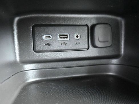 Used 2023 Chevrolet Equinox LS w/ LS Convenience Package image 11