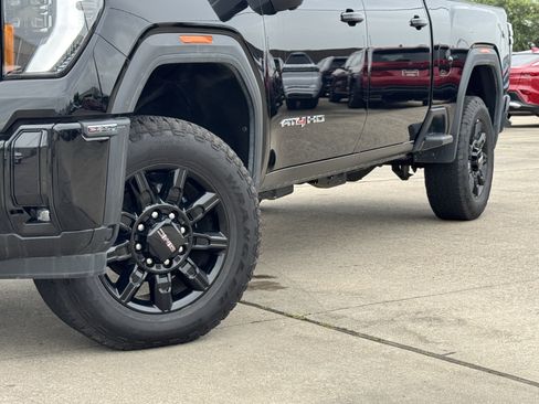 Used 2025 GMC Sierra 2500 AT4 AWD/4WD image 3