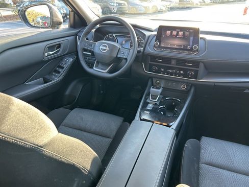 Certified 2025 Nissan Rogue SV image 11
