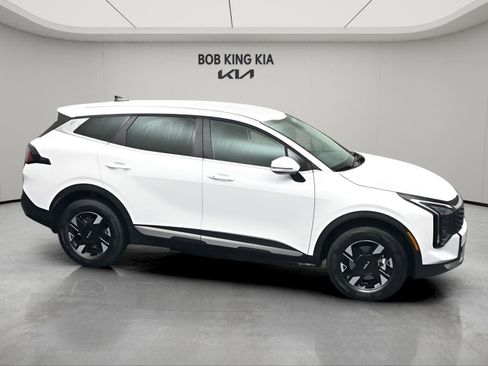 New 2026 Kia Sportage LX w/ LX Convenience Package AWD/4WD image 7