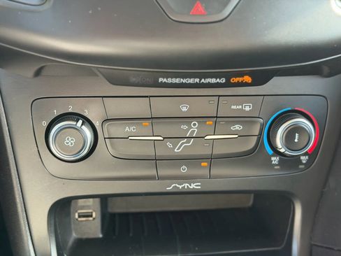 Used 2015 Ford Focus SE image 35