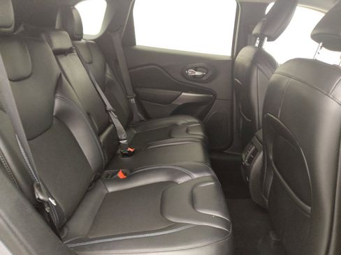 Used 2021 Jeep Cherokee Latitude Plus w/ Sun & Sound Group FWD image 19