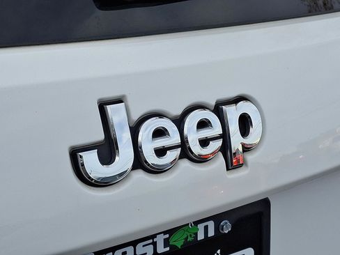 Used 2019 Jeep Grand Cherokee Laredo image 30