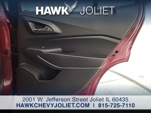 Used 2025 Chevrolet Trax LT w/ LT Convenience Package FWD image 22