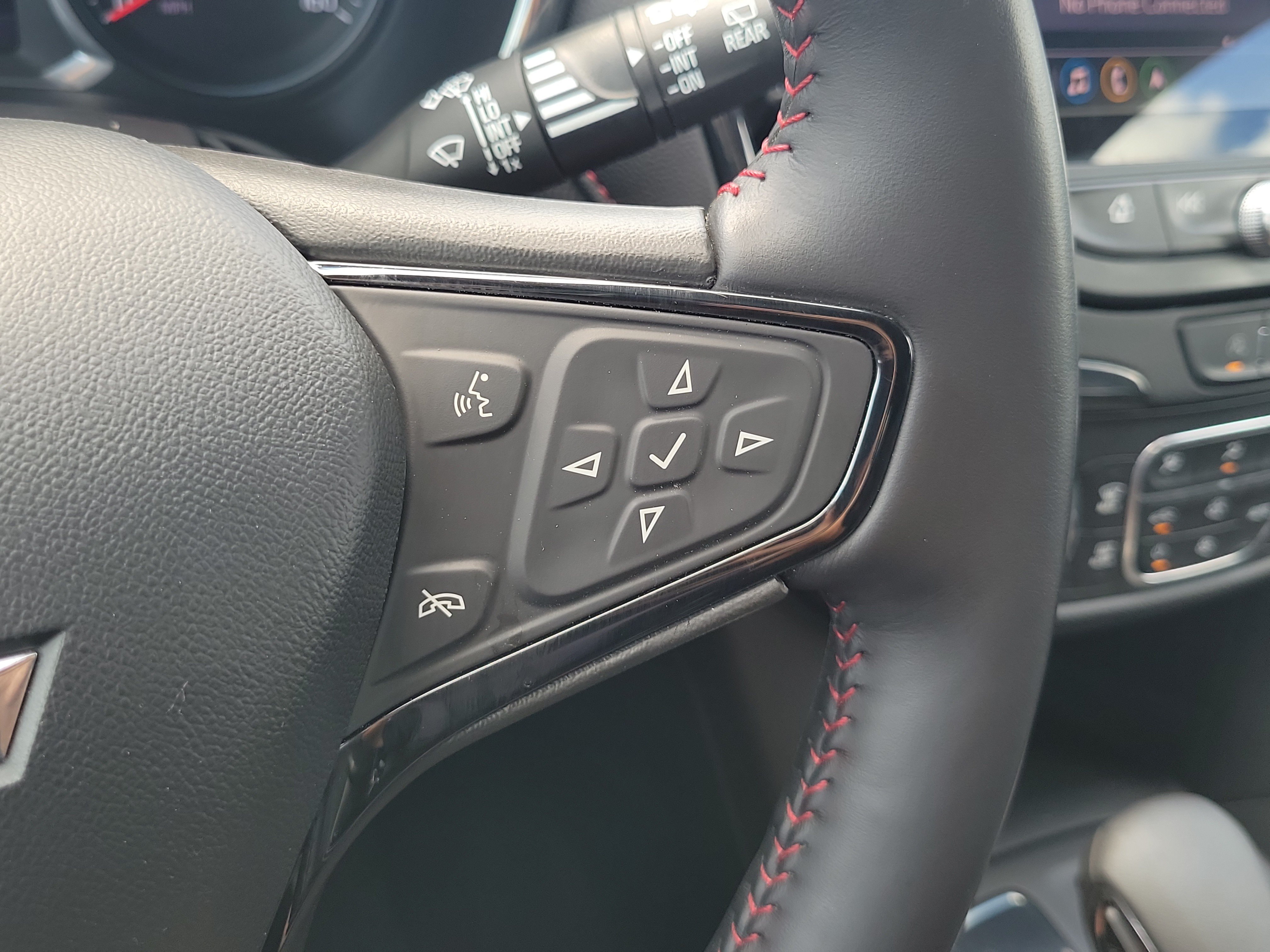 Used 2022 Chevrolet Equinox RS w/ Infotainment Package FWD image 25