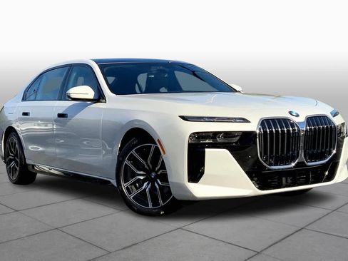 New 2024 BMW 760i xDrive w/ Executive Package image 2