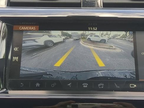Used 2020 Land Rover Discovery HSE AWD/4WD image 27