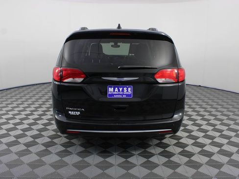 Used 2018 Chrysler Pacifica Touring-L FWD image 24