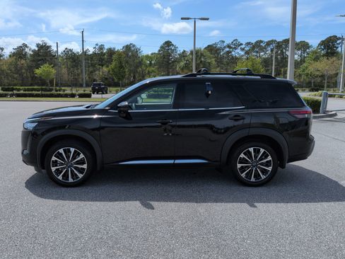 New 2026 Nissan Pathfinder Platinum FWD image 8