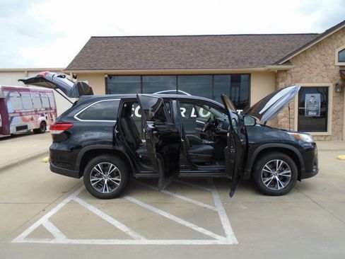 Used 2019 Toyota Highlander LE image 23