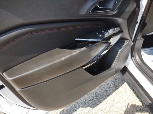 Used 2025 Chevrolet Trax RS w/ Sunroof Package FWD image 10