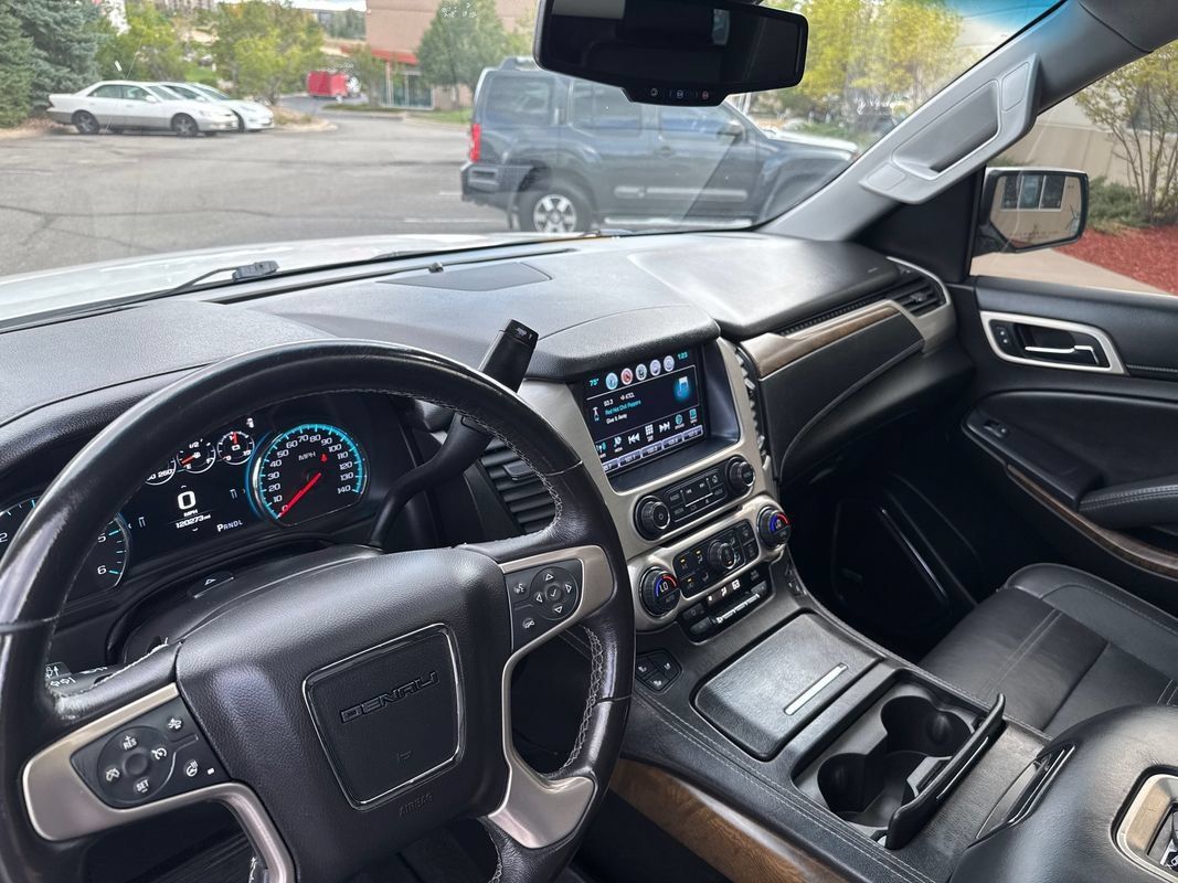 Used 2018 GMC Yukon Denali w/ Denali Ultimate Package AWD/4WD image 25