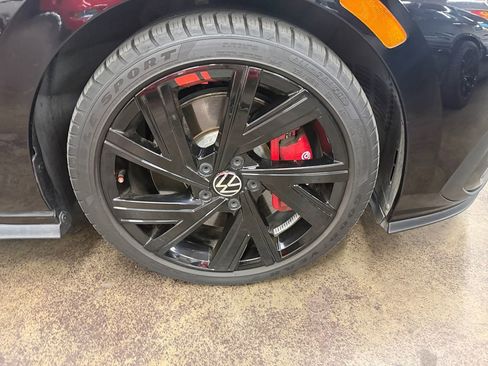 Used 2022 Volkswagen GTI SE FWD image 11