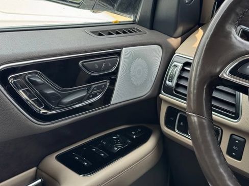 Used 2023 Lincoln Navigator Reserve AWD/4WD image 11