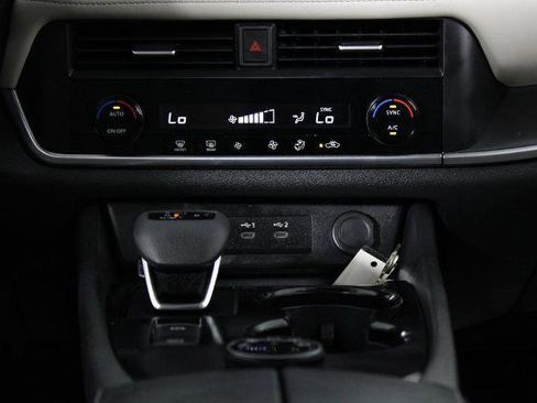 Certified 2025 Nissan Rogue SV image 19