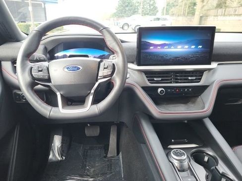 Certified 2025 Ford Explorer ST-Line image 17