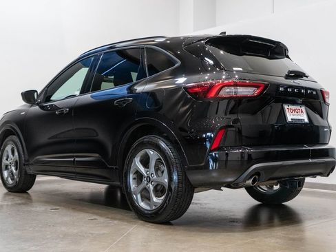 Used 2023 Ford Escape ST-Line Select AWD/4WD image 7