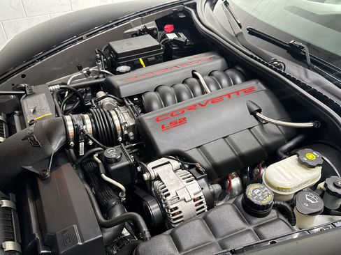 Used 2005 Chevrolet Corvette Coupe w/ Preferred Equipment Group RWD image 27