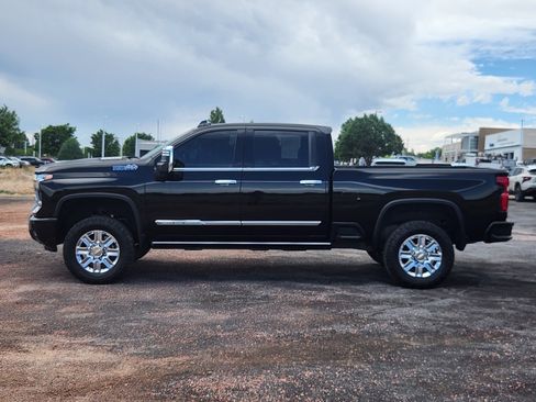 Used 2024 Chevrolet Silverado 2500 High Country w/ High Country Premium Package AWD/4WD image 2