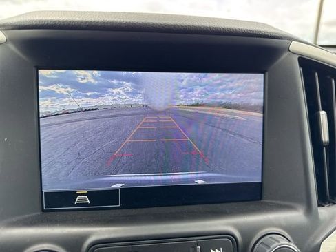 Used 2023 GMC Terrain SLE w/ Driver Convenience Package image 9