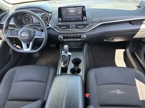Used 2025 Nissan Altima 2.5 SV FWD image 14