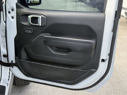 Used 2021 Jeep Gladiator Willys image 34