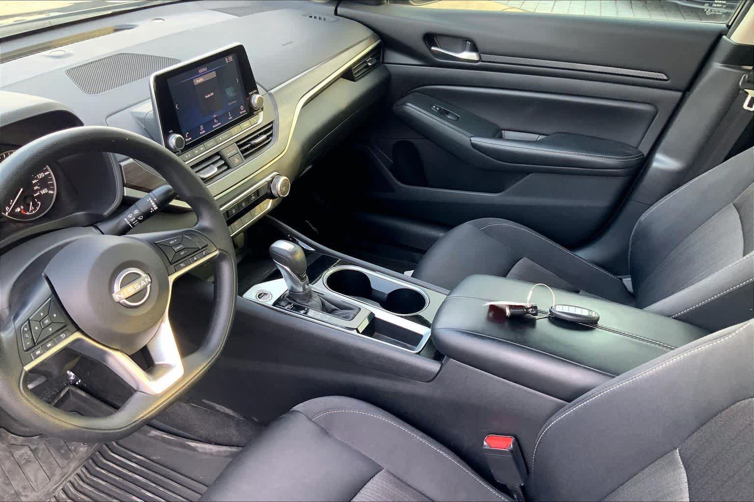 Used 2024 Nissan Altima 2.5 SV FWD image 15