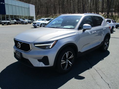 Certified 2023 Volvo XC40 B5 Core w/ Convenience Package AWD/4WD image 1