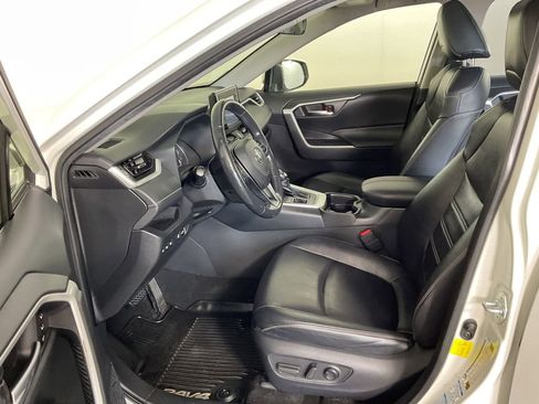 Used 2019 Toyota RAV4 XLE Premium w/ Cold Weather Package AWD/4WD image 19