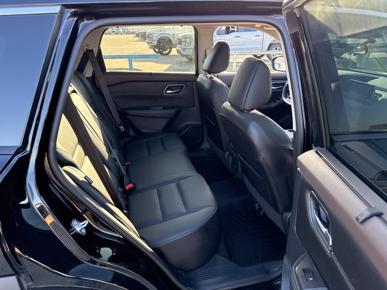Used 2021 Nissan Rogue SV w/ Premium Package FWD image 12