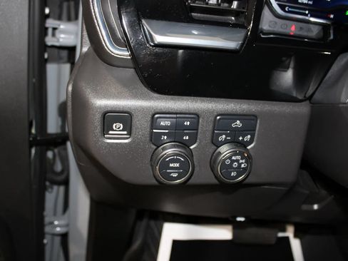 Used 2024 Chevrolet Silverado 1500 LT Trail Boss w/ Convenience Package II AWD/4WD image 21