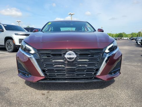 Used 2025 Nissan Altima 2.5 SV w/ SV Special Edition Package image 2