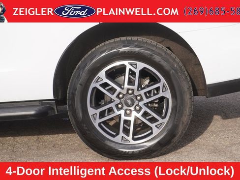 Used 2025 Ford Expedition Active AWD/4WD image 9