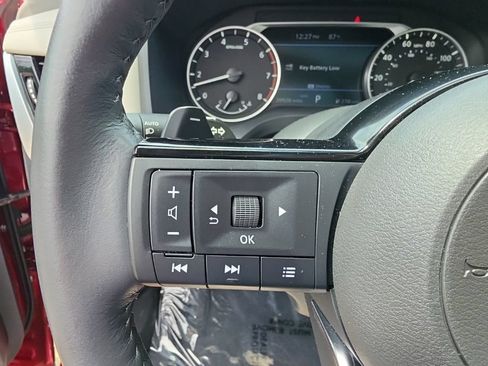 Used 2023 Nissan Rogue SL AWD/4WD image 16