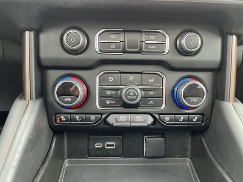 Used 2023 Chevrolet Tahoe High Country image 32