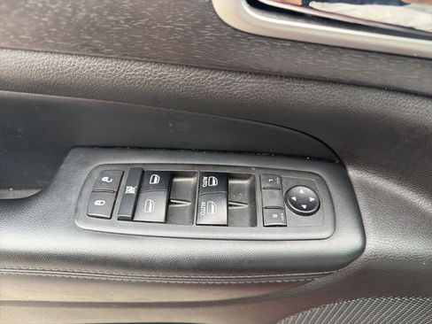 Used 2018 Jeep Grand Cherokee Altitude AWD/4WD image 18