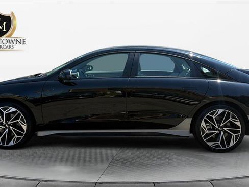 Used 2025 Hyundai Ioniq 6 SEL RWD image 2