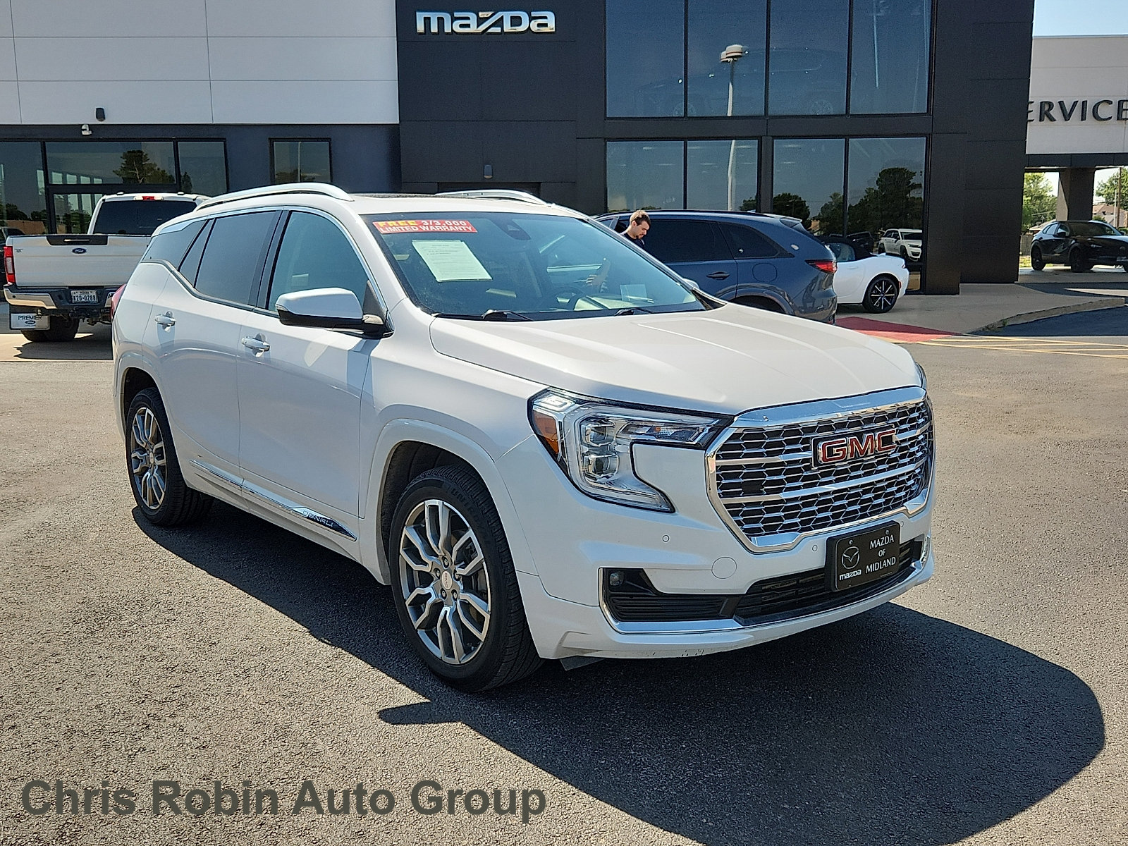 Used 2022 GMC Terrain Denali AWD/4WD image 1