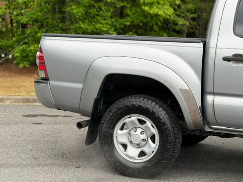Used 2015 Toyota Tacoma PreRunner w/ SR5 Package RWD image 9