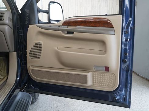 Used 2002 Ford F350 Lariat image 29