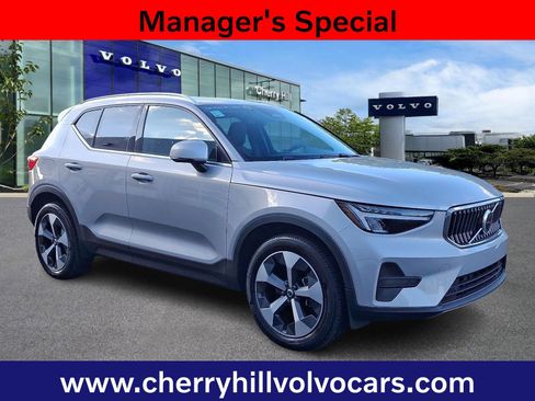 Certified 2024 Volvo XC40 B5 Core image 1