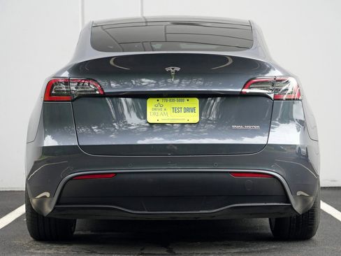 Used 2022 Tesla Model Y Performance AWD/4WD image 11