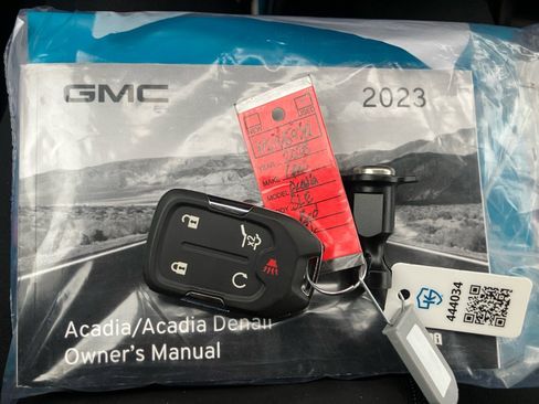 Used 2023 GMC Acadia SLE w/ Driver Convenience Package FWD image 38