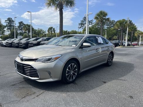 Used 2017 Toyota Avalon XLE Premium w/ Protection Package FWD image 5
