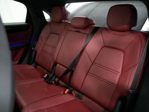 Certified 2022 Porsche Cayenne image 28