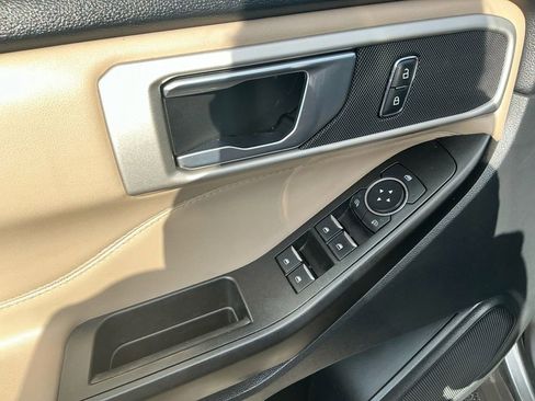 Used 2020 Ford Explorer XLT w/ Equipment Group 202A RWD image 16