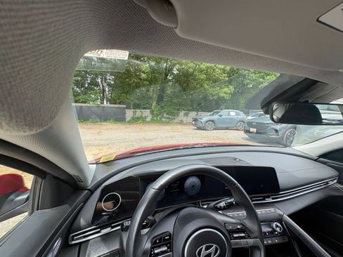Used 2025 Hyundai Elantra SEL FWD image 34