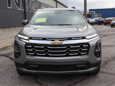 Used 2025 Chevrolet Equinox LT w/ Convenience Package II FWD image 2