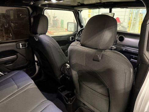 Used 2022 Jeep Wrangler Unlimited Sport AWD/4WD image 19