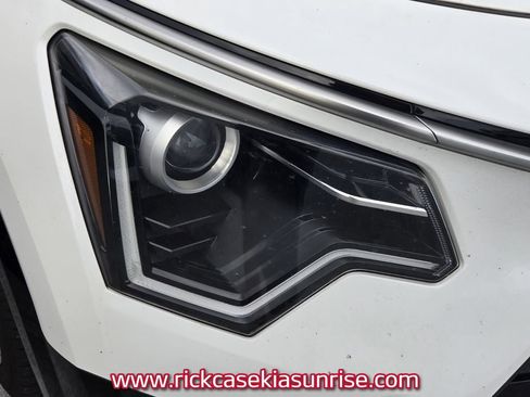 Used 2023 Kia Niro EX Touring FWD image 5